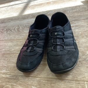 Black Skechers Sneakers